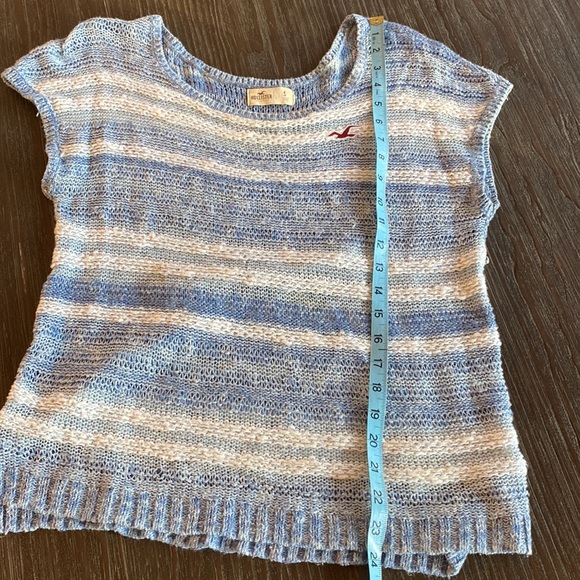 Hollister ladies knitted short sleeved shirt in size small. - Picture 6 of 7